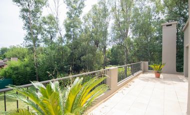 VENTA casa 4 ambientes en Barrio LOS POTRILLOS