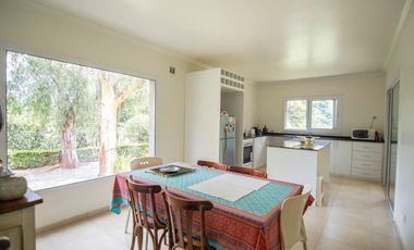 VENTA casa 4 ambientes en Barrio LOS POTRILLOS