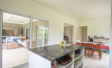 VENTA casa 4 ambientes en Barrio LOS POTRILLOS