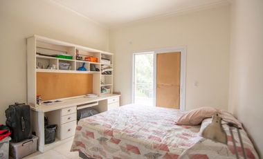 VENTA casa 4 ambientes en Barrio LOS POTRILLOS