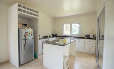 VENTA casa 4 ambientes en Barrio LOS POTRILLOS