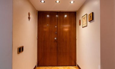 Venta 5 ambientes, esquina, con cochera Recoleta