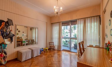 Venta 5 ambientes, esquina, con cochera Recoleta