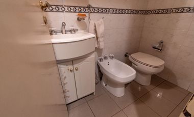 Venta 5 ambientes, esquina, con cochera Recoleta