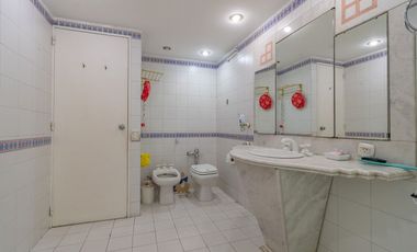 Venta 5 ambientes, esquina, con cochera Recoleta