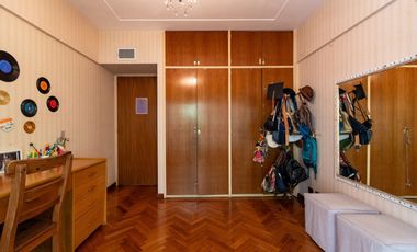 Venta 5 ambientes, esquina, con cochera Recoleta