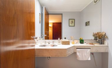 Venta 5 ambientes, esquina, con cochera Recoleta