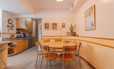Venta 5 ambientes, esquina, con cochera Recoleta