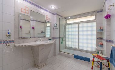 Venta 5 ambientes, esquina, con cochera Recoleta