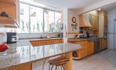 Venta 5 ambientes, esquina, con cochera Recoleta