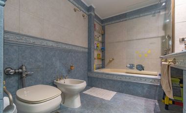 Venta 5 ambientes, esquina, con cochera Recoleta