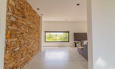 ALQUILER CASA CATEGORIA PUERTOS DEL LAGO ESCOBAR