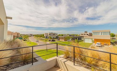 ALQUILER CASA CATEGORIA PUERTOS DEL LAGO ESCOBAR