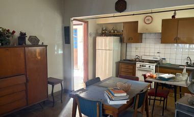 CASA DOS FAMILIAS EN VENTA LANUS ESTE