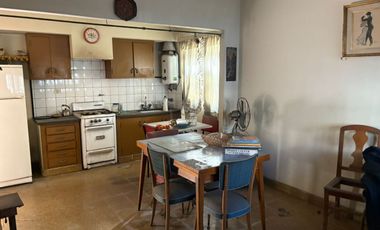 CASA DOS FAMILIAS EN VENTA LANUS ESTE