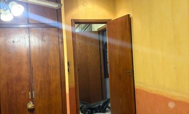CASA DOS FAMILIAS EN VENTA LANUS ESTE