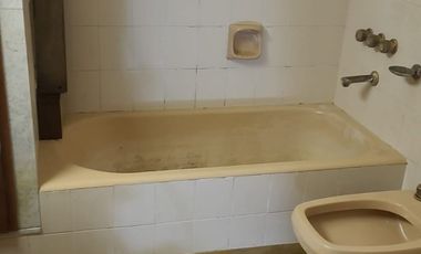 CASA DOS FAMILIAS EN VENTA LANUS ESTE