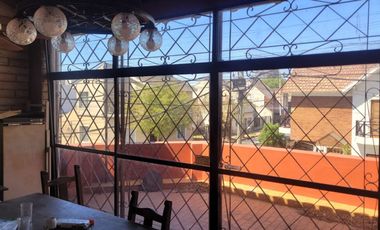 CASA DOS FAMILIAS EN VENTA LANUS ESTE