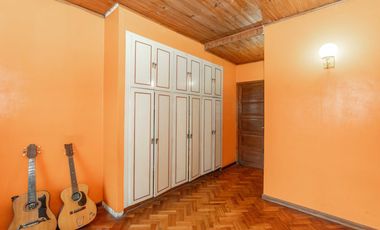 VENTA CASA CON PARQUE Y QUINCHO EN LOMAS DE ZAMORA