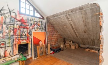 VENTA CASA CON PARQUE Y QUINCHO EN LOMAS DE ZAMORA