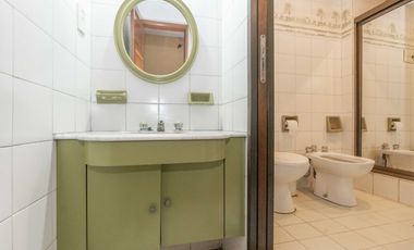 VENTA CASA CON PARQUE Y QUINCHO EN LOMAS DE ZAMORA