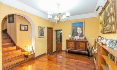 VENTA CASA CON PARQUE Y QUINCHO EN LOMAS DE ZAMORA