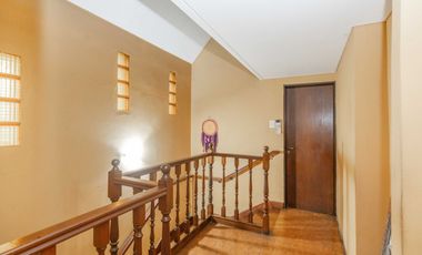 VENTA CASA CON PARQUE Y QUINCHO EN LOMAS DE ZAMORA