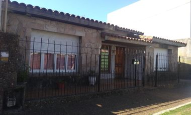 VENTA CASA EN TEMPERLEY LOTE PROPIO