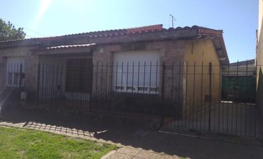 VENTA CASA EN TEMPERLEY LOTE PROPIO