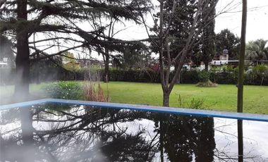 QUINTA CON DOS CASAS, PILETA Y AÑOSA ARBOLEDA
