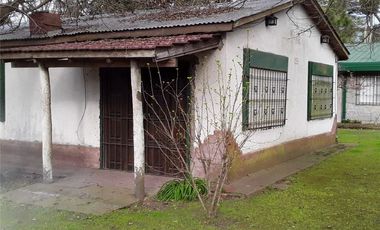QUINTA CON DOS CASAS, PILETA Y AÑOSA ARBOLEDA