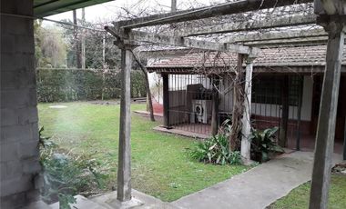 QUINTA CON DOS CASAS, PILETA Y AÑOSA ARBOLEDA