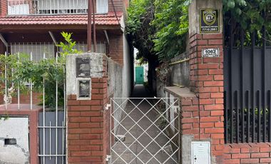 VENTA CASA CON PARQUE EN BANFIELD