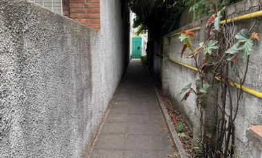 VENTA CASA CON PARQUE EN BANFIELD