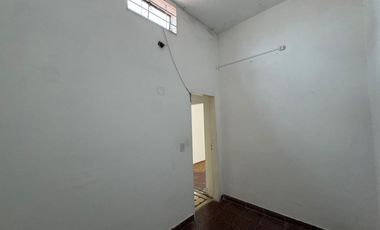 VENTA CASA CON PARQUE EN BANFIELD
