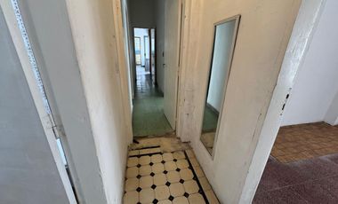 VENTA CASA CON PARQUE EN BANFIELD