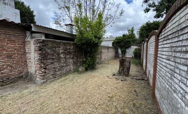 VENTA CASA CON PARQUE EN BANFIELD