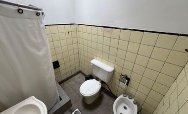 VENTA CASA CON PARQUE EN BANFIELD