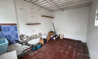 VENTA CASA CON PARQUE EN BANFIELD