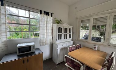 VENTA CASA CON PARQUE EN BANFIELD