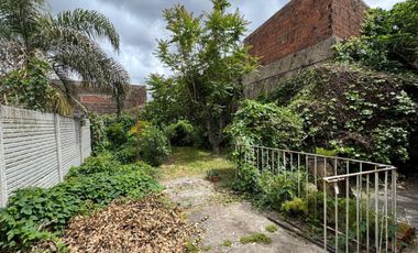 VENTA CASA CON PARQUE EN BANFIELD