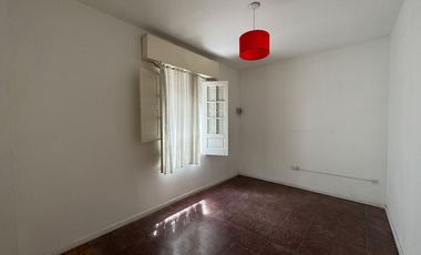 VENTA CASA CON PARQUE EN BANFIELD