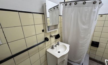 VENTA CASA CON PARQUE EN BANFIELD