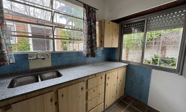 VENTA CASA CON PARQUE EN BANFIELD