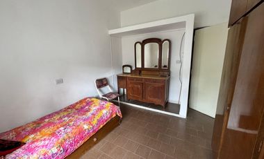 VENTA CASA CON PARQUE EN BANFIELD