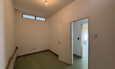 VENTA CASA CON PARQUE EN BANFIELD