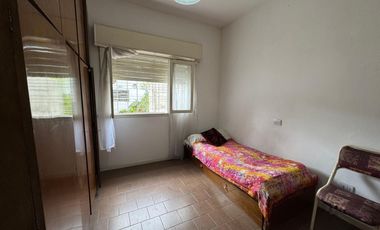 VENTA CASA CON PARQUE EN BANFIELD