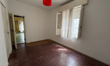 VENTA CASA CON PARQUE EN BANFIELD