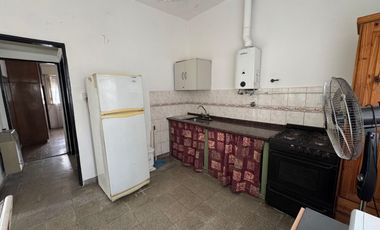 VENTA CASA CON PARQUE EN BANFIELD