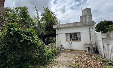 VENTA CASA CON PARQUE EN BANFIELD